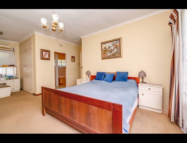 4 BEDROOM HOUSE FOR SALE IN RANDPARK EXT 3